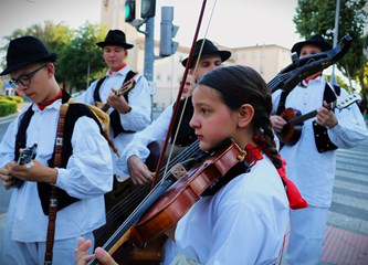 FOTO Plesovi Turopolja na ulicama Ciudad Reala: Buševčani predstavili bogatstvo naše baštine na festivalu u Španjolskoj