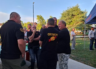 FOTO: Otkrivena bista heroja Domovinskog rata Jadranka Cumbaja u njegovom parku: „Ovom bistom na prikladan način educiramo naše mlade o važnosti i cijeni slobode“