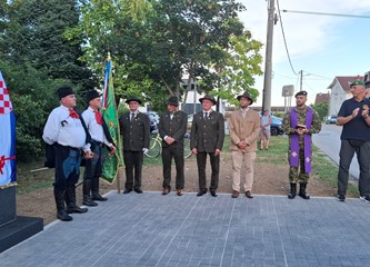 FOTO: Otkrivena bista heroja Domovinskog rata Jadranka Cumbaja u njegovom parku: „Ovom bistom na prikladan način educiramo naše mlade o važnosti i cijeni slobode“