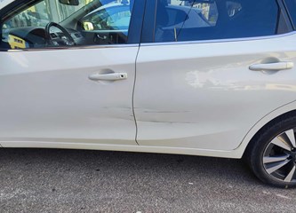 Netko joj je ogrebao auto i napravio štetu od 800 eura! Čitateljica moli za pomoć