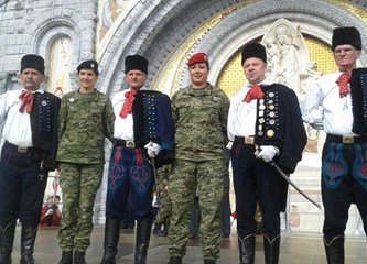 Turopoljski banderij u Lourdesu