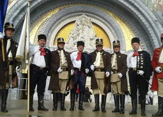 Turopoljski banderij u Lourdesu