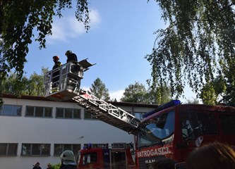 Vatrogasna vježba: Spašavali ljude iz požara u školi