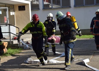 Vatrogasna vježba: Spašavali ljude iz požara u školi