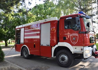 Vatrogasna vježba: Spašavali ljude iz požara u školi