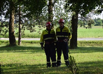 Vatrogasna vježba: Spašavali ljude iz požara u školi