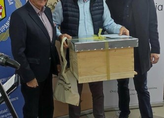 Kestenov med pčelara Ivice Kompesa iz Kravarskog proglašen šampionom 21. senzorskog ocjenjivanja meda Zagrebačke županije