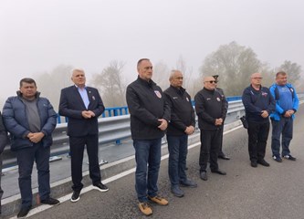 Uoči Svih svetih odana počast braniteljima na mostu preko Kupe u Pokupskom