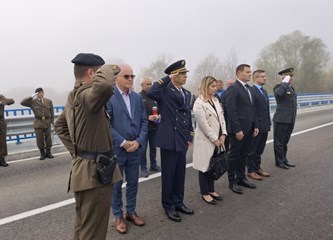 Uoči Svih svetih odana počast braniteljima na mostu preko Kupe u Pokupskom