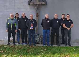 VG Branitelji u emotivnom posjetu Vukovaru i Ovčari: Odali počast palim herojima na spomen obilježjima