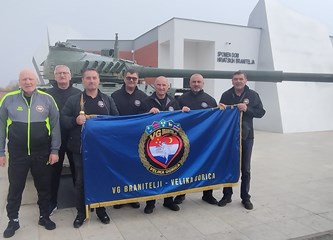 VG Branitelji u emotivnom posjetu Vukovaru i Ovčari: Odali počast palim herojima na spomen obilježjima