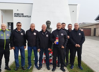 VG Branitelji u emotivnom posjetu Vukovaru i Ovčari: Odali počast palim herojima na spomen obilježjima