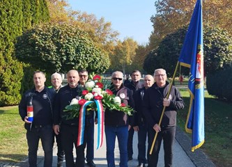 VG Branitelji u emotivnom posjetu Vukovaru i Ovčari: Odali počast palim herojima na spomen obilježjima