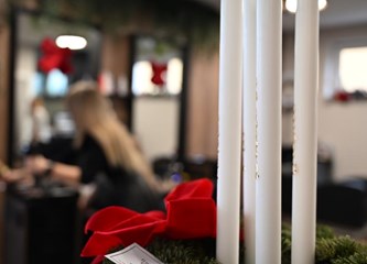 Ugođaj Božića u frizerskom studiju K – Hair: "Imamo predivne klijente i svim srcem radimo posao kojeg volimo"