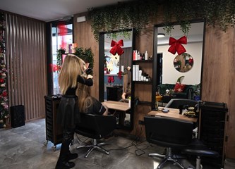 Ugođaj Božića u frizerskom studiju K – Hair: "Imamo predivne klijente i svim srcem radimo posao kojeg volimo"