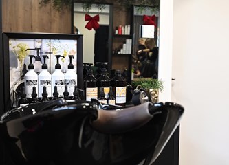 Ugođaj Božića u frizerskom studiju K – Hair: "Imamo predivne klijente i svim srcem radimo posao kojeg volimo"