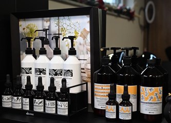 Ugođaj Božića u frizerskom studiju K – Hair: "Imamo predivne klijente i svim srcem radimo posao kojeg volimo"