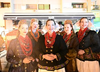 FOTO/VIDEO Najslađi je Advent u Gorici i službeno je otvoren!