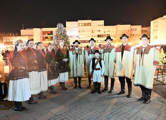 FOTO/VIDEO Najslađi je Advent u Gorici i službeno je otvoren!