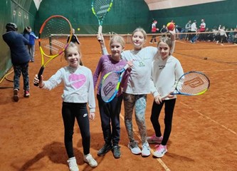 Turnir Sveti Nikola spojio tenis i advent: Glavna ideja je bila spojiti djecu iz različitih klubova kako bi proširila svoja prijateljstva