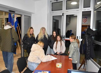 FOTO Velik odaziv na Noć muzeja u Spomen park 153. brigade: Sjećanje na heroje Domovinskog rata živi i prenosi se na generacije