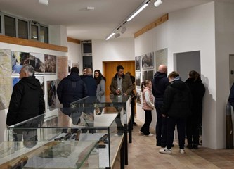 FOTO Velik odaziv na Noć muzeja u Spomen park 153. brigade: Sjećanje na heroje Domovinskog rata živi i prenosi se na generacije