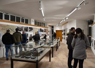 FOTO Velik odaziv na Noć muzeja u Spomen park 153. brigade: Sjećanje na heroje Domovinskog rata živi i prenosi se na generacije