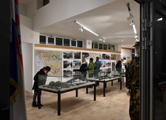 FOTO Velik odaziv na Noć muzeja u Spomen park 153. brigade: Sjećanje na heroje Domovinskog rata živi i prenosi se na generacije