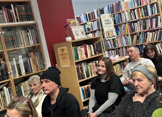 Jasen Boko oduševio Velikogoričane predstavljanjem knjige „Na putu svile: Kako nam je lagao Marko Polo“