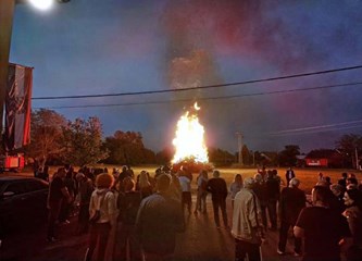 FOTO Krijes gorio, roštilj se pekao: Jurjevo u Bapču okupilo brojne mještane i drage goste