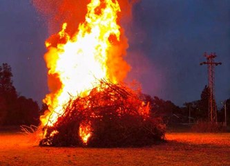 FOTO Krijes gorio, roštilj se pekao: Jurjevo u Bapču okupilo brojne mještane i drage goste