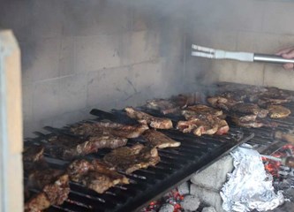 FOTO Krijes gorio, roštilj se pekao: Jurjevo u Bapču okupilo brojne mještane i drage goste