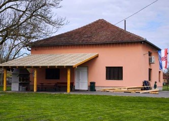 FOTO Krijes gorio, roštilj se pekao: Jurjevo u Bapču okupilo brojne mještane i drage goste