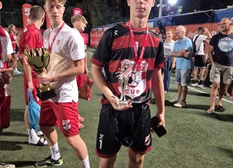 Dario Paunović najbolji vratar malonogometnog Coca Cola Cupa, Vatreni slavili u Splitu na velikoj međunarodnoj završnici Sportskih igara mladih!