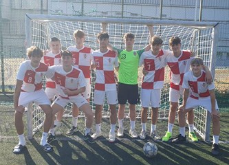 Dario Paunović najbolji vratar malonogometnog Coca Cola Cupa, Vatreni slavili u Splitu na velikoj međunarodnoj završnici Sportskih igara mladih!