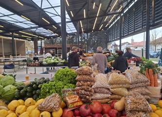 Novo ruho gradske tržnice u Školskoj: Prodavači zadovoljni obnovom jedva dočekali povratak