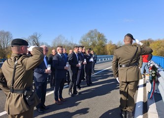 Kod spomen-obilježja u Pokupskom odana počast žrtvama rata povodom blagdana Svih svetih