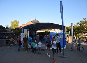 FOTO: U Veliku Goricu stigao Dinamov trofej iz 1967.