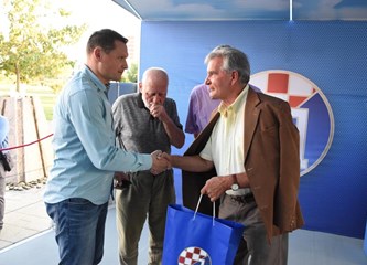 FOTO: U Veliku Goricu stigao Dinamov trofej iz 1967.