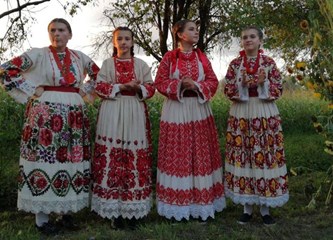 Narodne nošnje, pjesma, ples i zaprege u Veleševcu