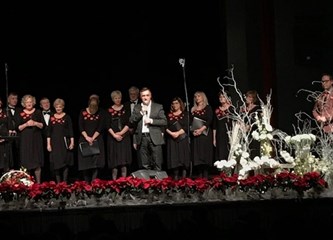 Gradski zbor pjevajući s publikom proslavio 20 godina