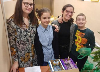 Učenici iz Rakitovca dijelili pakete vršnjacima u potrebi