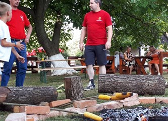 Veliki odaziv na vukovinsko druženje uz pečenike