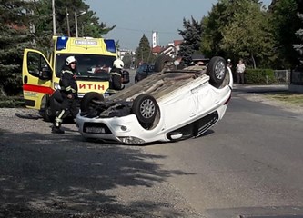 Prometna na raskrižju Kurilovečke i Miošićeve: Hyundai završio na krovu