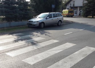 Prometna na raskrižju Kurilovečke i Miošićeve: Hyundai završio na krovu