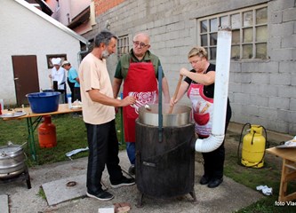 Potekla nova rakija na Jančetovom gruntu