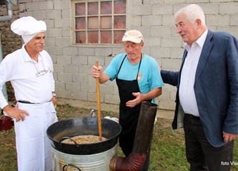 Potekla nova rakija na Jančetovom gruntu