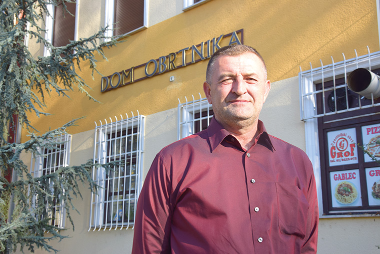 Mislim da se moja kćer izlazi sa svojim učiteljem priključite elektroniku