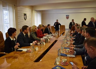 Predsjednica se u Gorici susrela s gradonačelnicima, braniteljima i POT-om