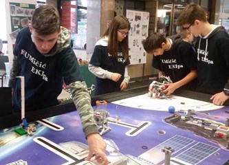 Mladim robotičarima iz Kumičića prva nagrada na natjecanju u Zagrebu